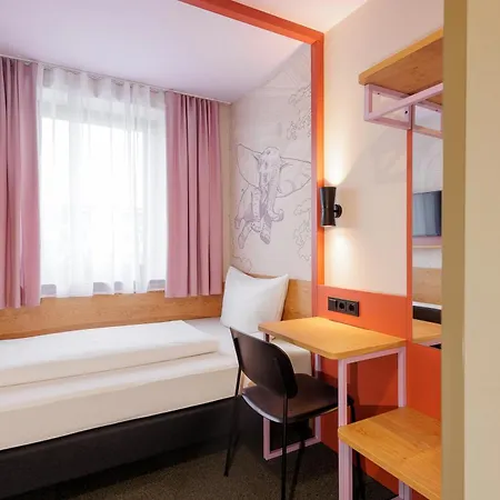 Mcdreams Hotel Wuppertal City Exterior photo